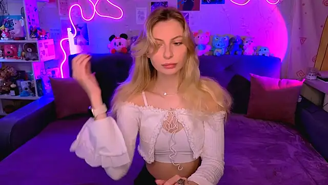 Maria Hunt online show from December 4, 5:32 am