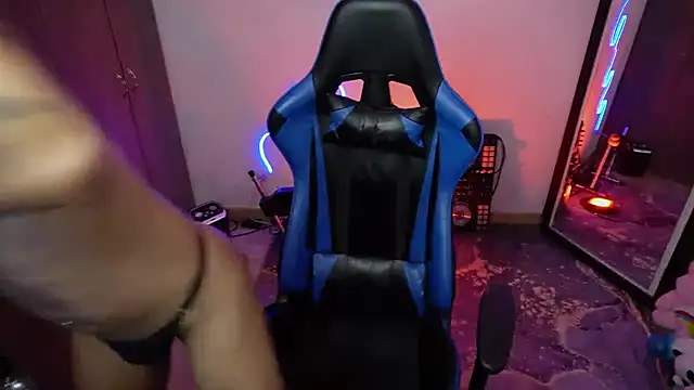 tay ler3 online show from April 10, 3:01 am