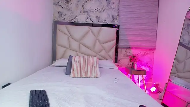 kendal rossi online show from April 22, 3:03 am