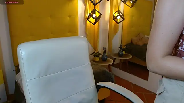 xlunna online show from November 27, 7:50 pm