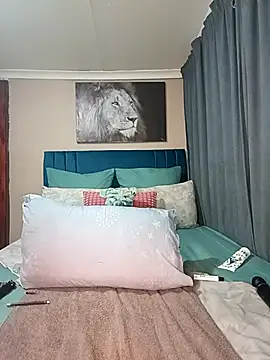 Queen-Chocolate online show from September 18, 4:05 pm