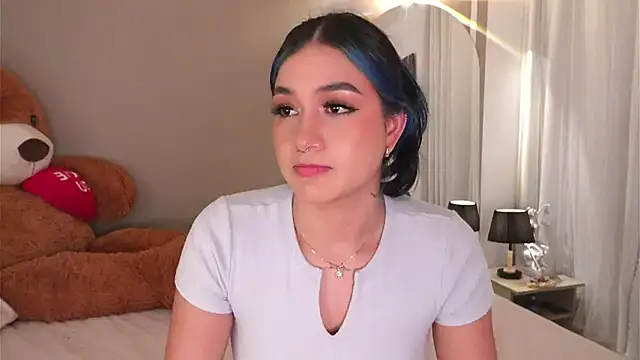 AnnyHizzle online show from November 9, 5:47 am