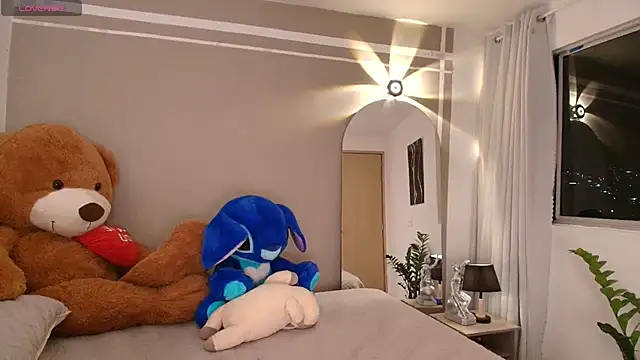 AnnyHizzle online show from November 18, 1:17 am