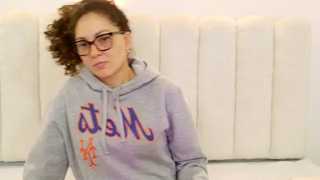 Juliabadlee online show from September 26, 9:12 pm