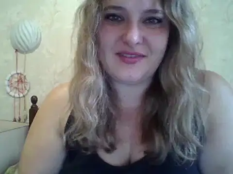 Snapshot of ParisMimi chatting on October 21, 8:40 am ParisMimi online show from October 21, 8:40 am