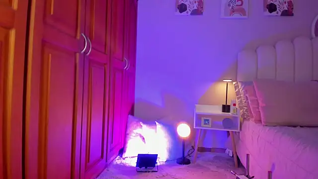 martinaaricci online show from February 23, 2:05 pm