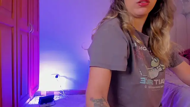 martinaaricci online show from October 30, 1:01 pm