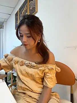 Efangfang online show from November 12, 11:30 am