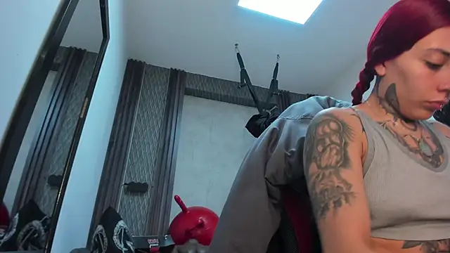 selene red  online show from February 10, 1:41 am