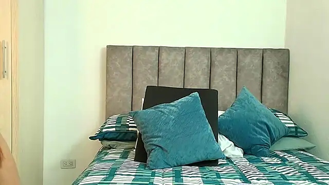 karina lewis  online show from February 16, 4:56 am