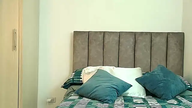 karina lewis  online show from March 4, 4:19 am