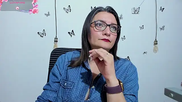 Amie Adams82  online show from January 14, 2:33 pm