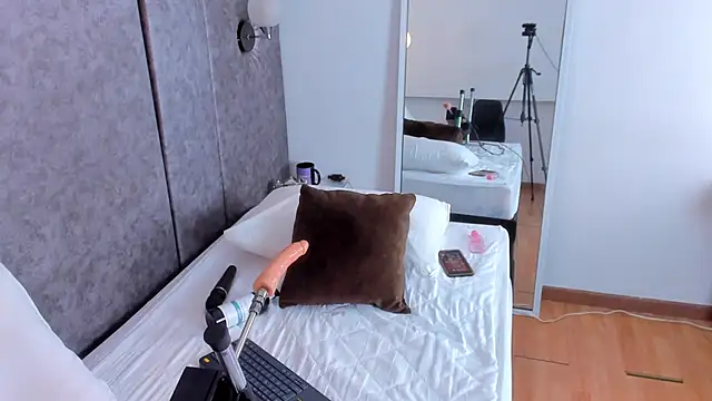 SelenaGmez online show from December 5, 3:50 am