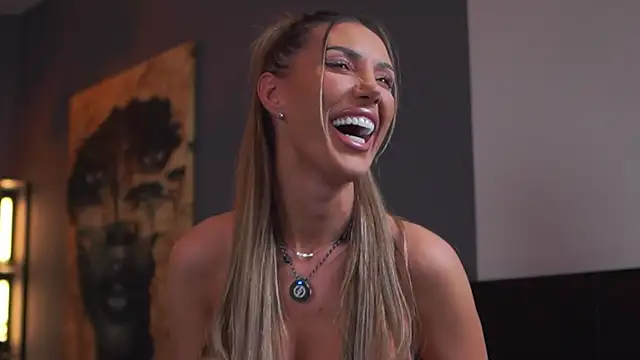 Evelyn Evyyy online show from January 12, 7:30 pm