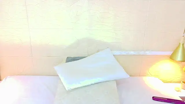 Shamiraa moore online show from January 14, 8:25 pm