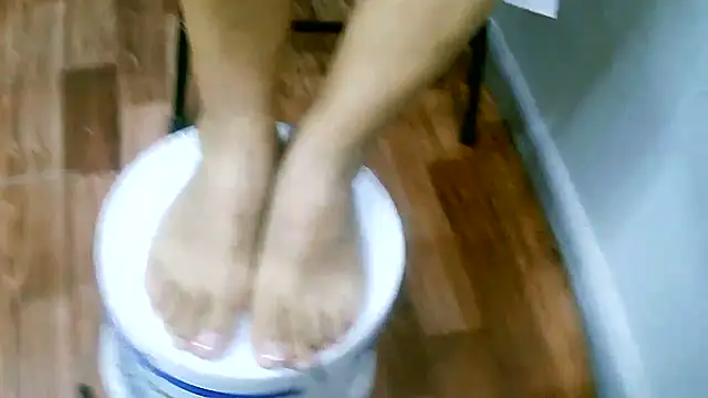 leona- online show from April 19, 6:54 pm