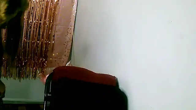 leona- online show from April 23, 7:27 pm