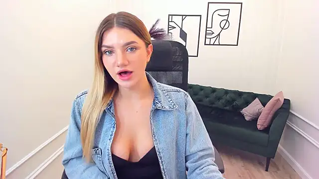 SelenaeMoore online show from October 12, 8:11 pm