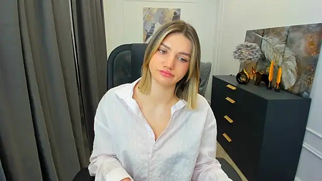 SelenaeMoore online show from March 29, 3:49 am