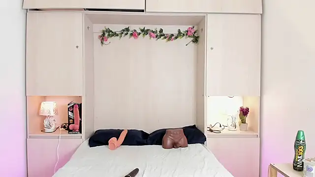 KendallRosse1 online show from December 3, 11:45 am