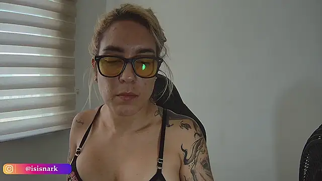 ValkyriaRose online show from April 16, 9:50 pm