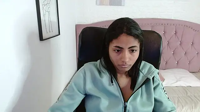 shaneelle online show from October 31, 3:30 am