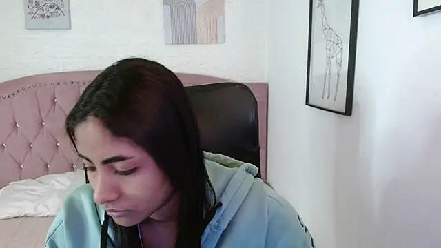 shaneelle online show from November 10, 3:01 am