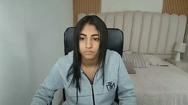 shaneelle online show from April 18, 3:09 am