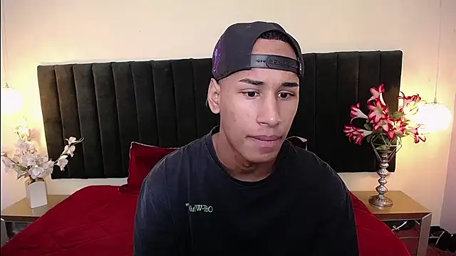 soft attraction online show from November 14, 7:58 pm