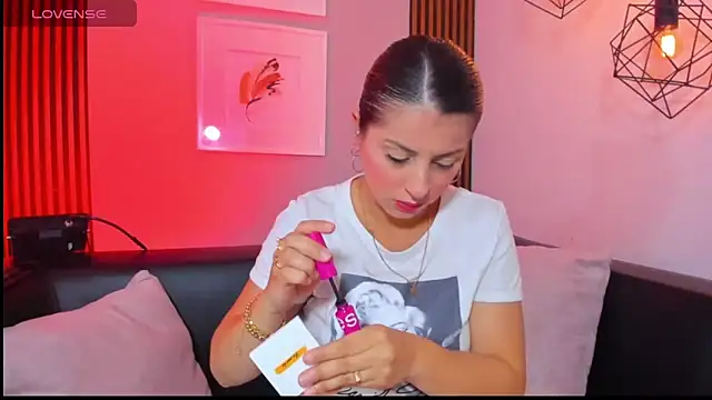 Nahiajhonson  online show from February 18, 12:26 pm