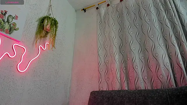 samanthaeliott22 online show from October 3, 3:00 am