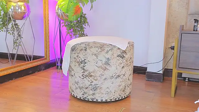 AlessiaLondon online show from October 5, 4:28 am