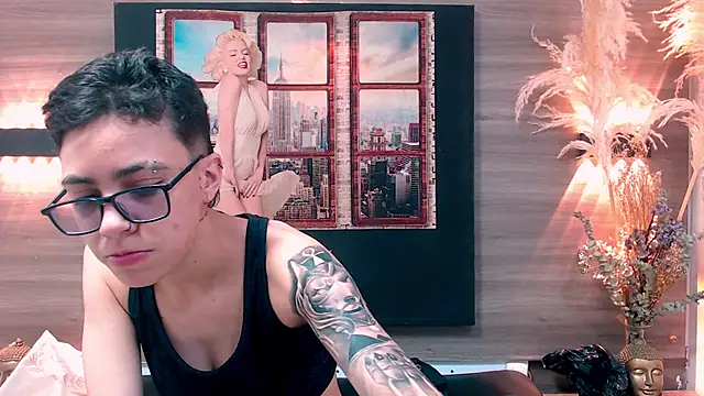 Cutie Shy  online show from December 1, 5:37 pm