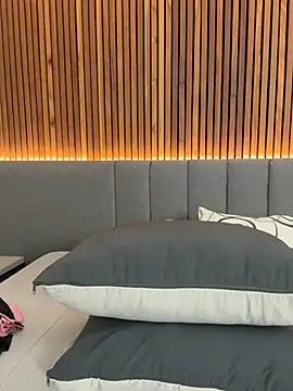 EmiilyAdams  online show from February 9, 10:45 pm