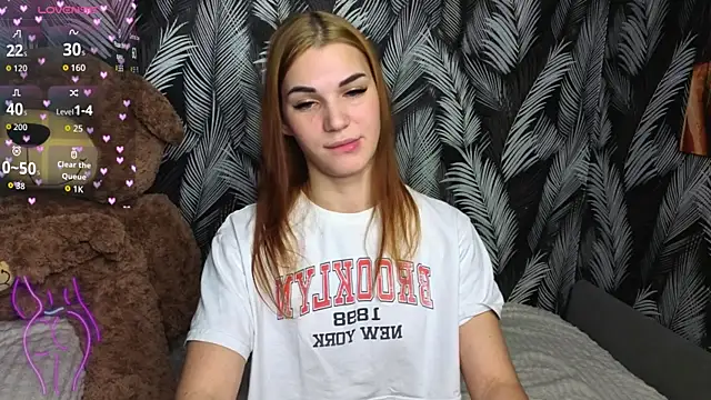 Snapshot of Hellen_Moore chatting on October 13, 1:19 am Hellen Moore online show from October 13, 1:19 am