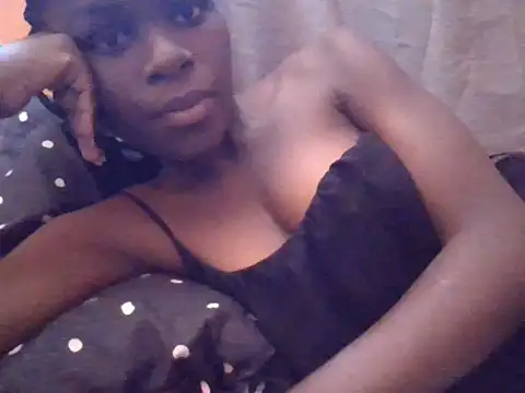 ebonyvalleria1 online show from April 6, 8:37 am