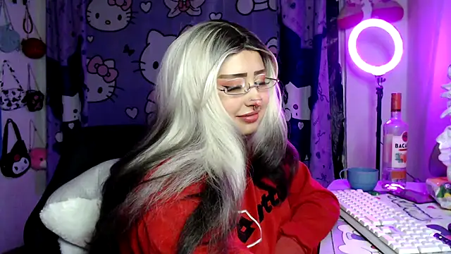 lussyevans24 online show from March 12, 5:32 am