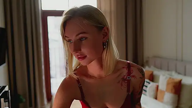 Snapshot of blondy_room chatting on October 3, 1:38 pm blondy room online show from October 3, 1:38 pm