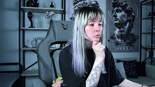 LexiWenford online show from April 7, 6:04 am