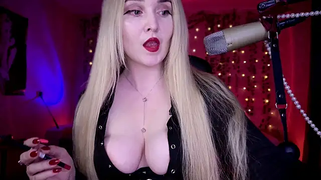 AllisonBlack  online show from June 6, 8:37 pm