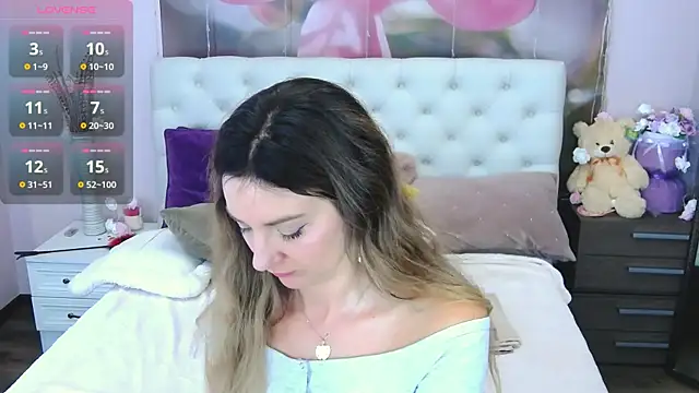 VioletUmi online show from September 23, 8:01 am