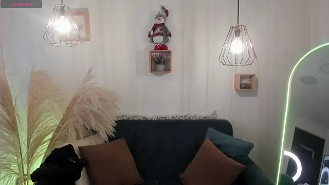 Paola wood online show from December 5, 12:28 pm