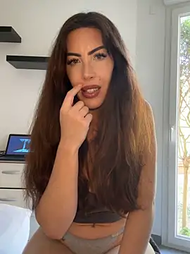 Eyline online show from April 18, 9:45 am