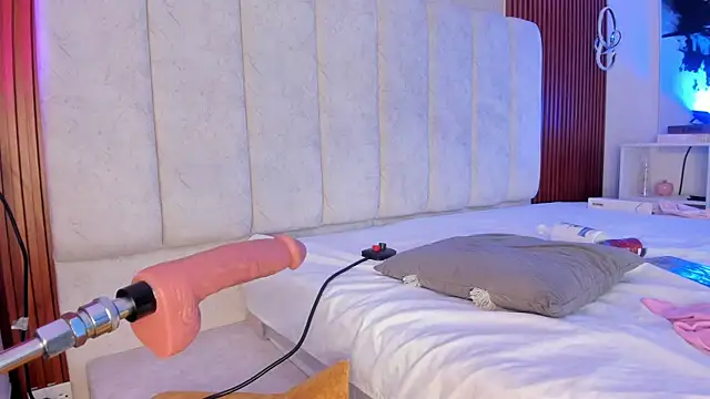 HannaRed  online show from November 13, 7:46 pm