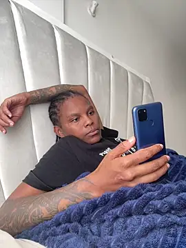 monic421 online show from March 2, 8:21 am