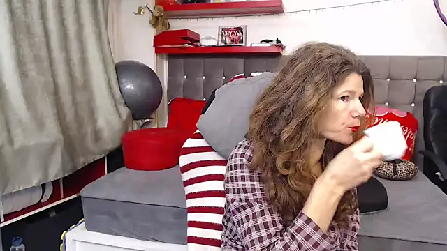 kellyterapy online show from February 9, 10:56 pm