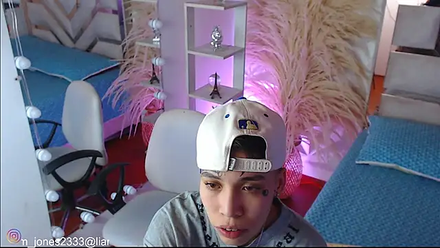 Jonesliam23 online show from November 26, 7:26 pm