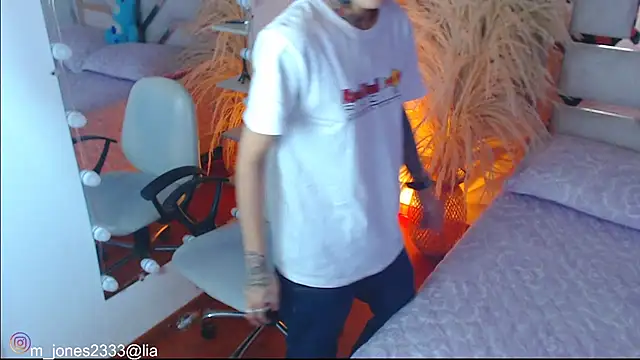 Jonesliam23 online show from November 29, 7:18 pm