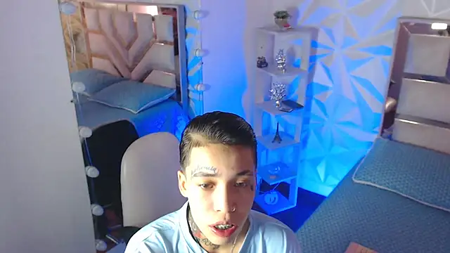 Jonesliam23 online show from April 7, 7:49 pm