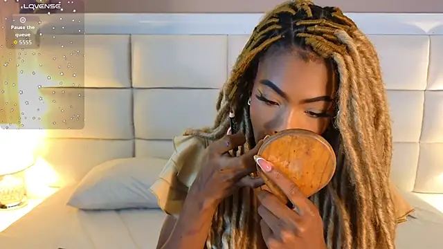 adaraSmiith online show from November 25, 1:13 pm